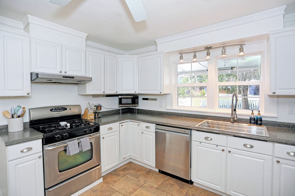 Bungalow, Patio, Courtyard View | Private kitchen | Coffee/tea maker