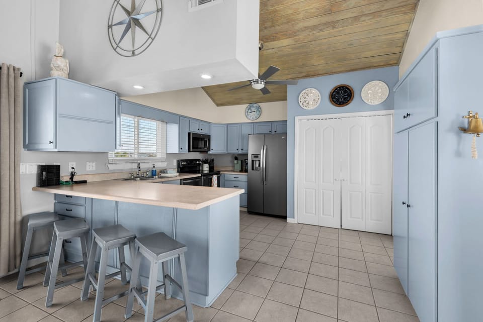 Full kitchen