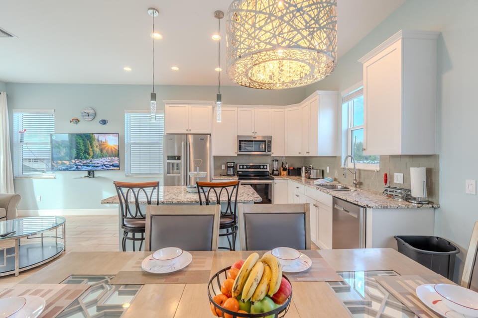 House, Multiple Beds (Harbor BayView) | Dining