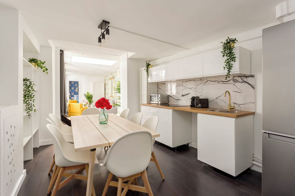 Apartment, Courtyard View | Private kitchen | Fridge, microwave, stovetop, electric kettle