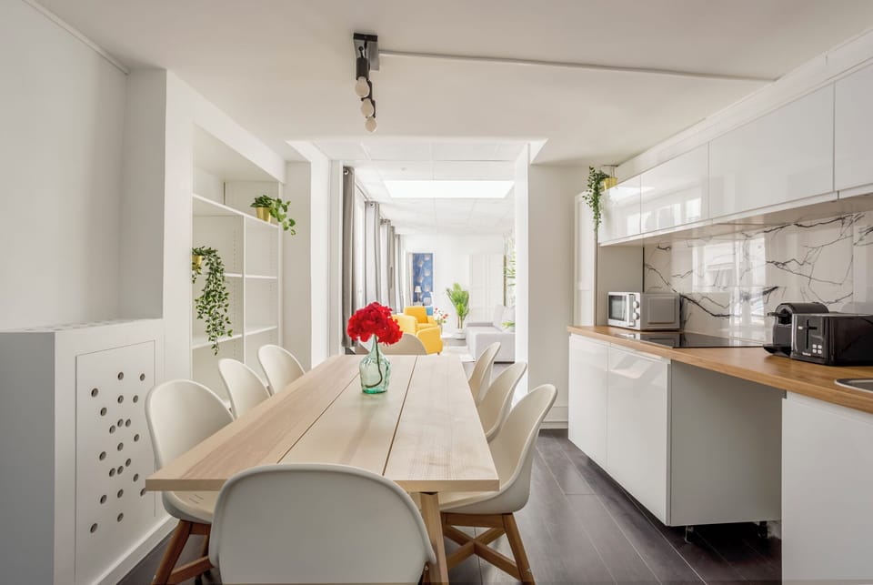 Apartment, Courtyard View | Private kitchen | Fridge, microwave, stovetop, electric kettle