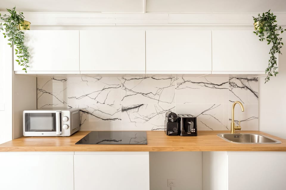 Apartment, Courtyard View | Private kitchen | Fridge, microwave, stovetop, electric kettle
