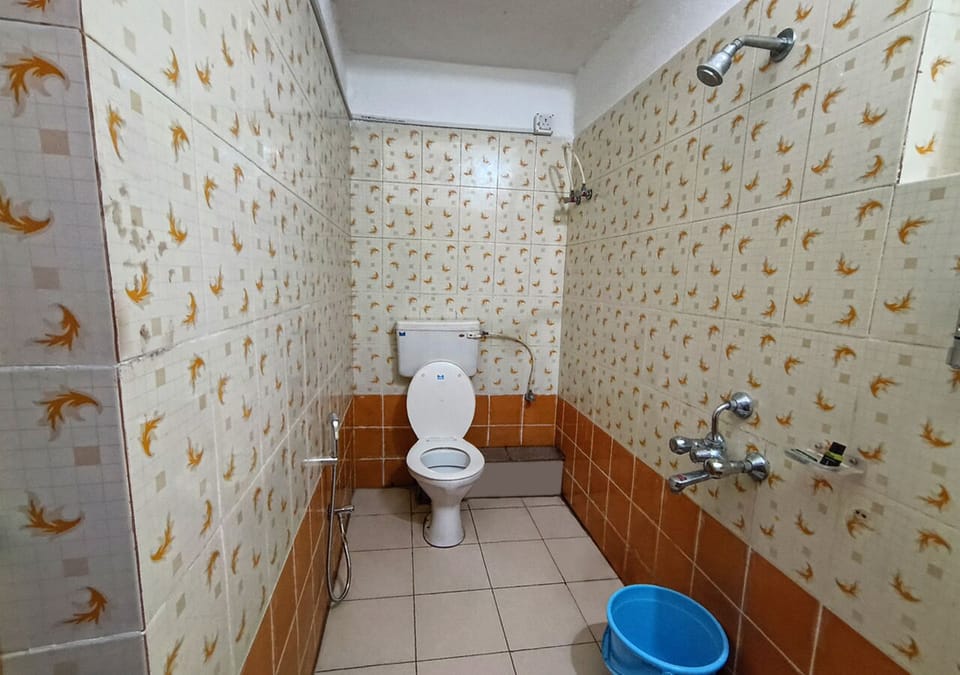 Basic Single Room, 1 Twin Bed | Bathroom | Shower, towels, soap, shampoo