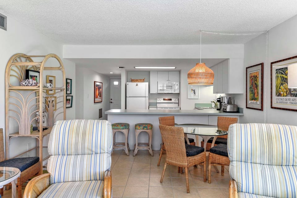 Living to Kitchen