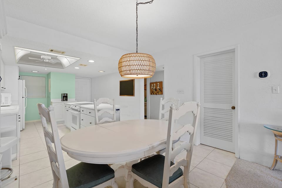 Dining Table Seats 4