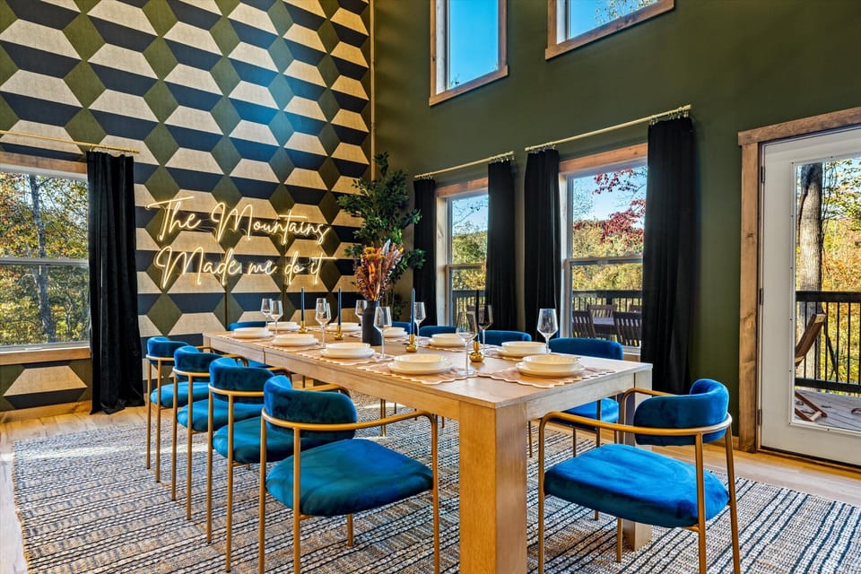A picture-esque dining setup, perfect for family gatherings!