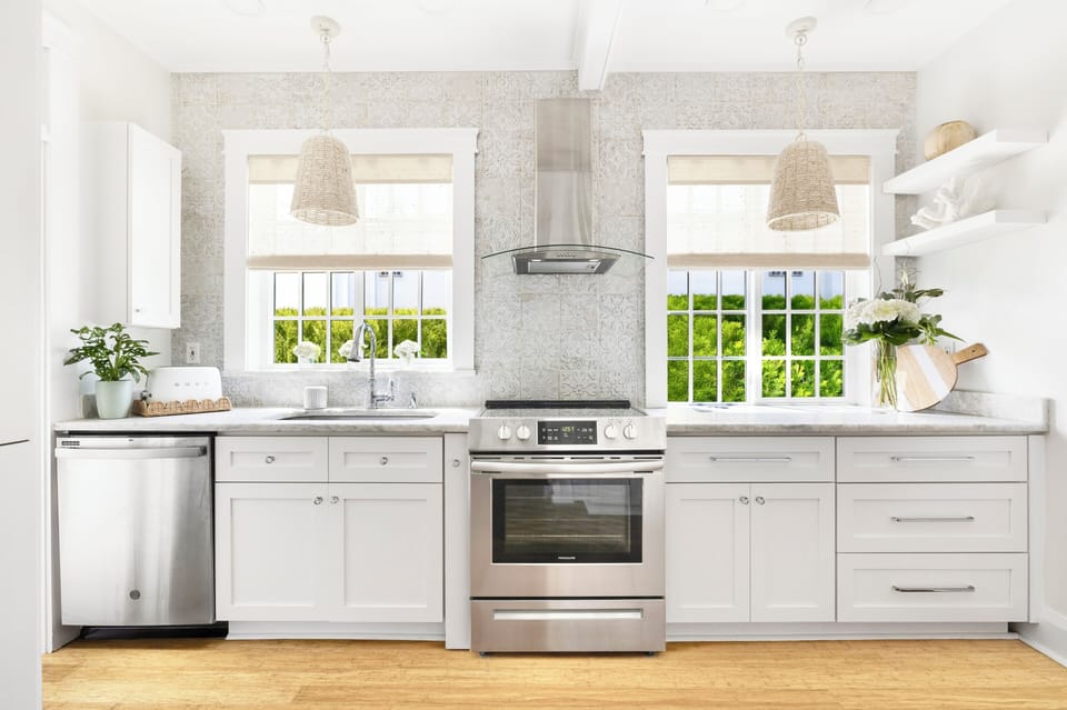 Ultra-equipped - stainless refrigerator, dishwasher, range, microwave