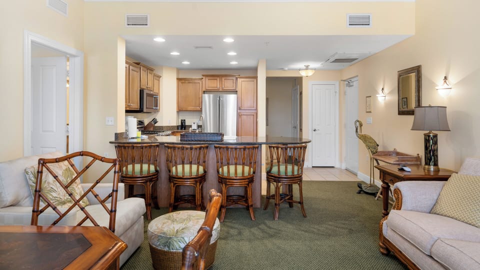 Full kitchen with breakfast bar seating