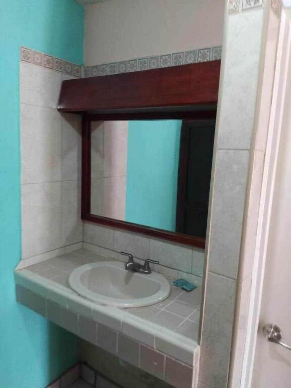 Bathtub, towels, soap, shampoo