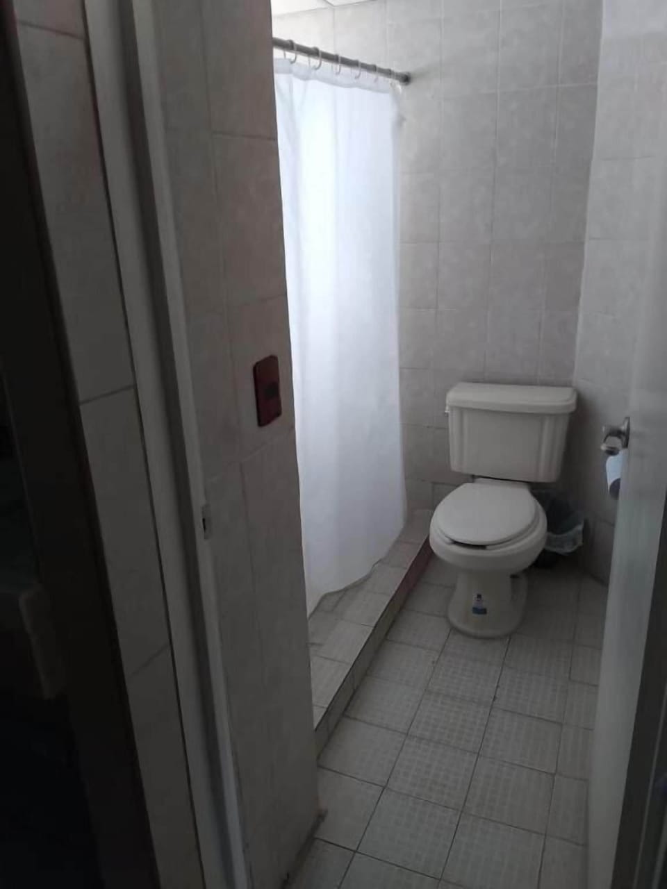 Bathtub, towels, soap, shampoo