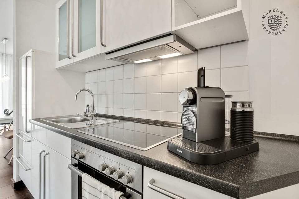 Deluxe Apartment | Private kitchen | Full-size fridge, oven, stovetop, electric kettle