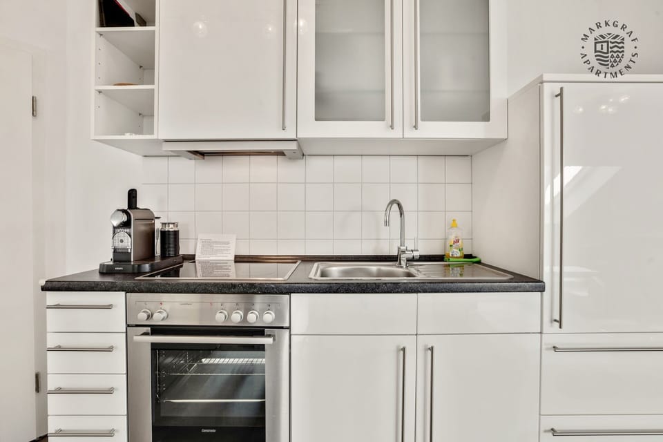 Deluxe Apartment | Private kitchen | Full-size fridge, oven, stovetop, electric kettle