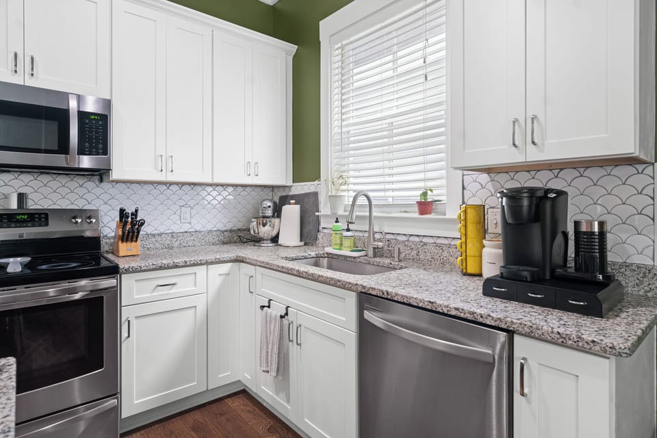 Apartment, Patio, Courtyard View | Private kitchen