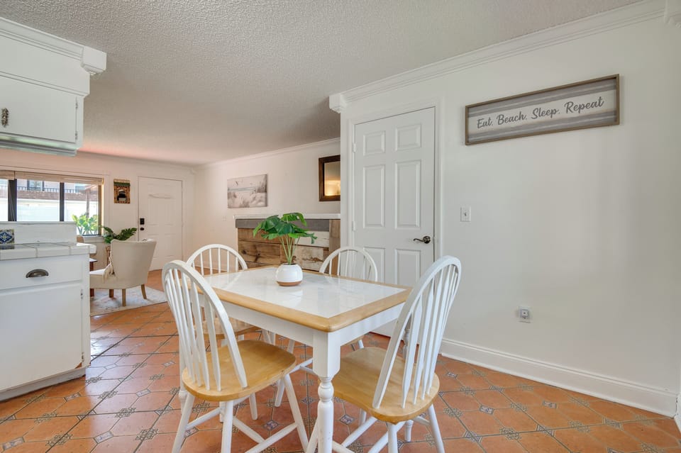 Dining Area | Dishware & Flatware