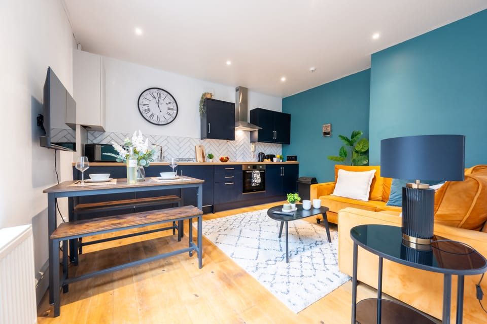 Apartment | Living area | Flat-screen TV