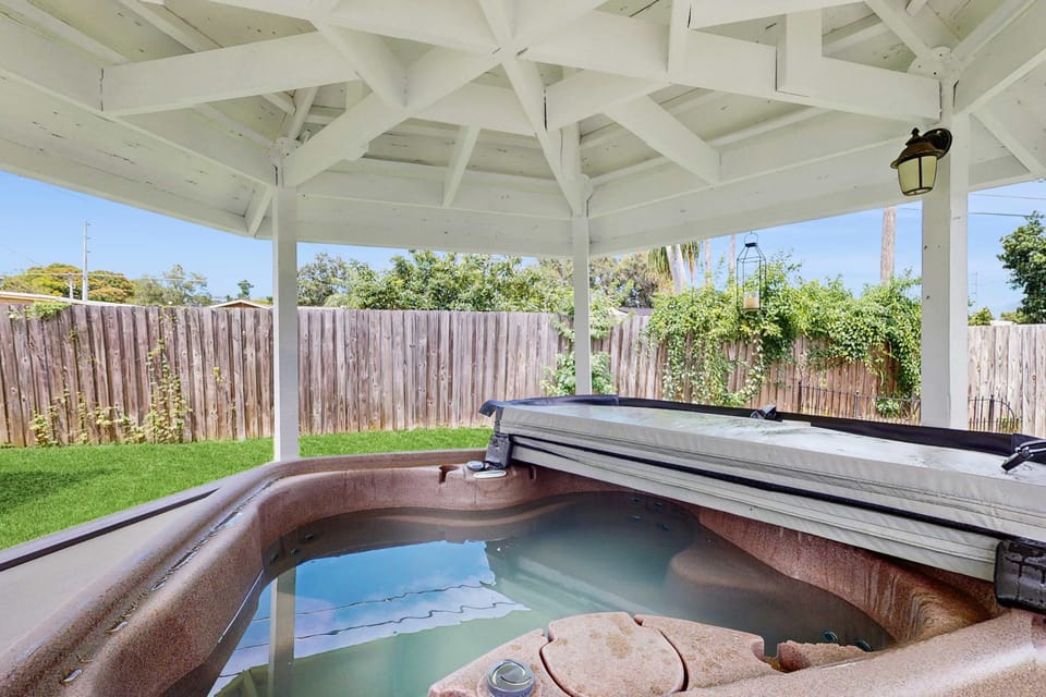 Outdoor spa tub
