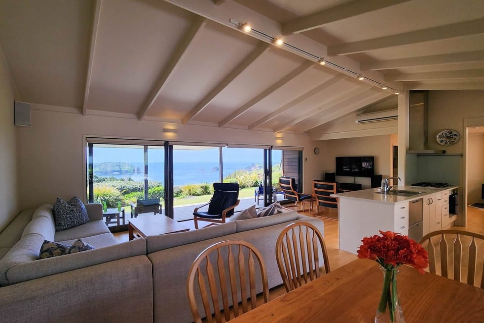 Dining / Lounge