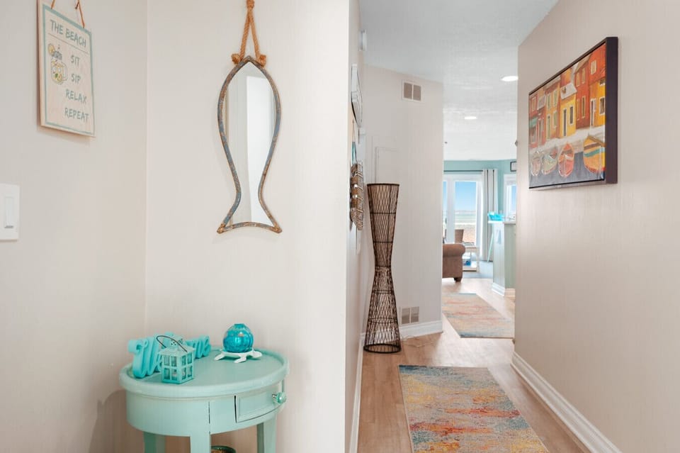 A bright, beachy welcome that leads you straight to the ocean breeze. 🌊✨