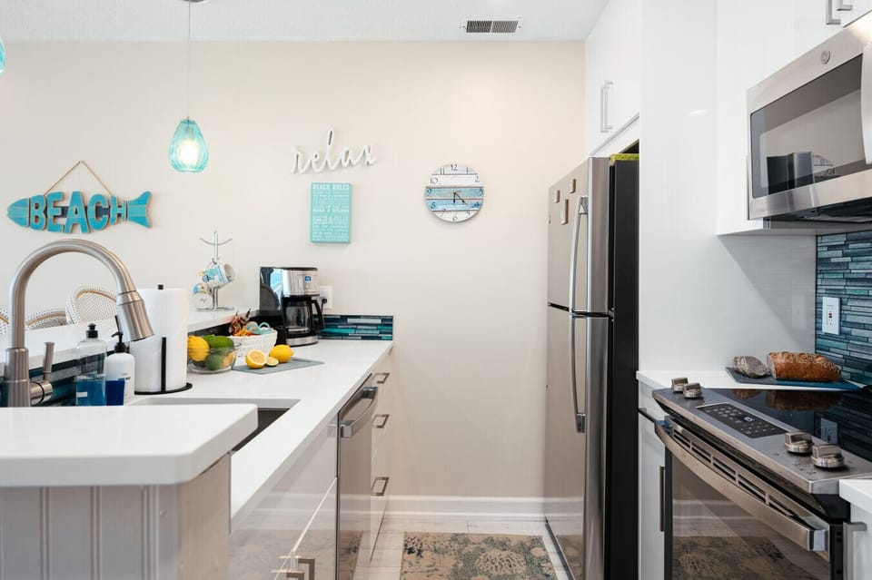 A bright and airy coastal kitchen, fully equipped and ready for your morning brew with a side of Vitamin Sea. ☕🍋