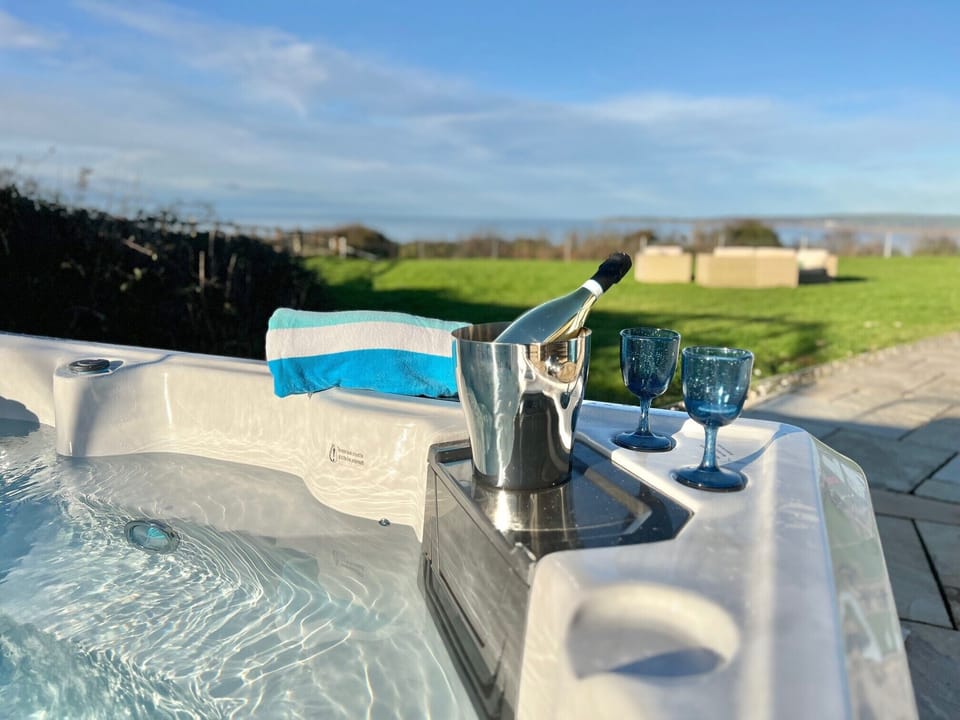 6 seater hot tub with stunning panoramic views