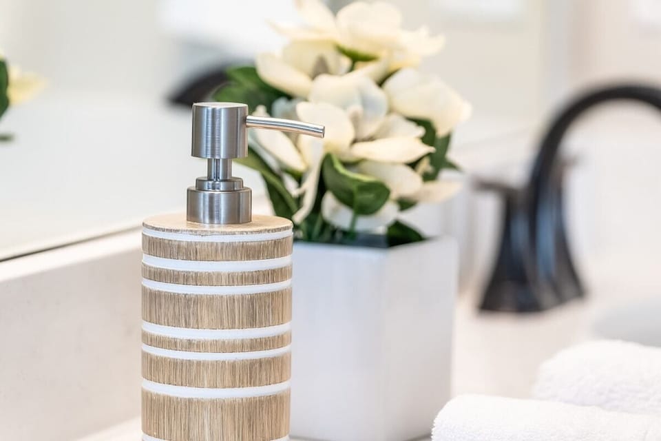 Bathroom Essentials - Everything You Need for a Refreshing Stay