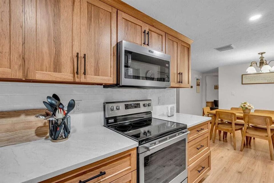 Plenty of kitchen utensils and cookware provided