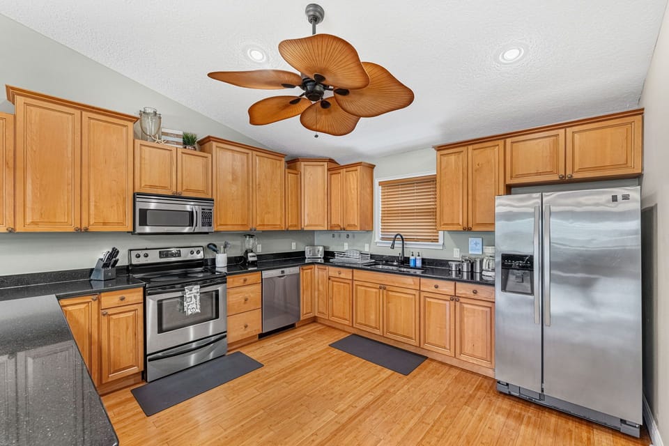 Large fully equipped kitchen with everything you need to make your favorite homemade meals