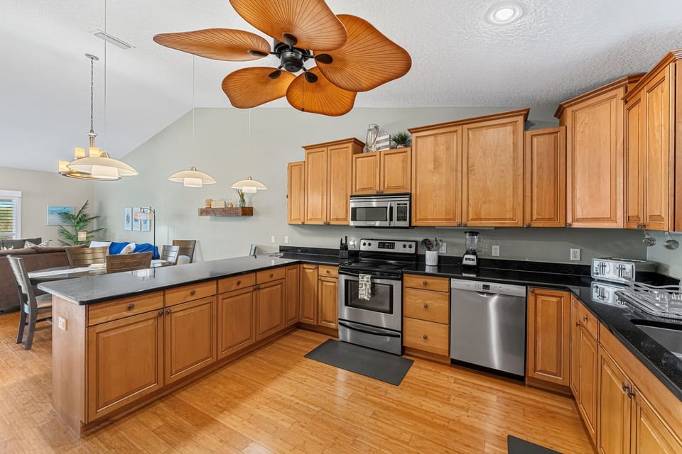 Fully equipped kitchen with everything you need and wooden cabinets