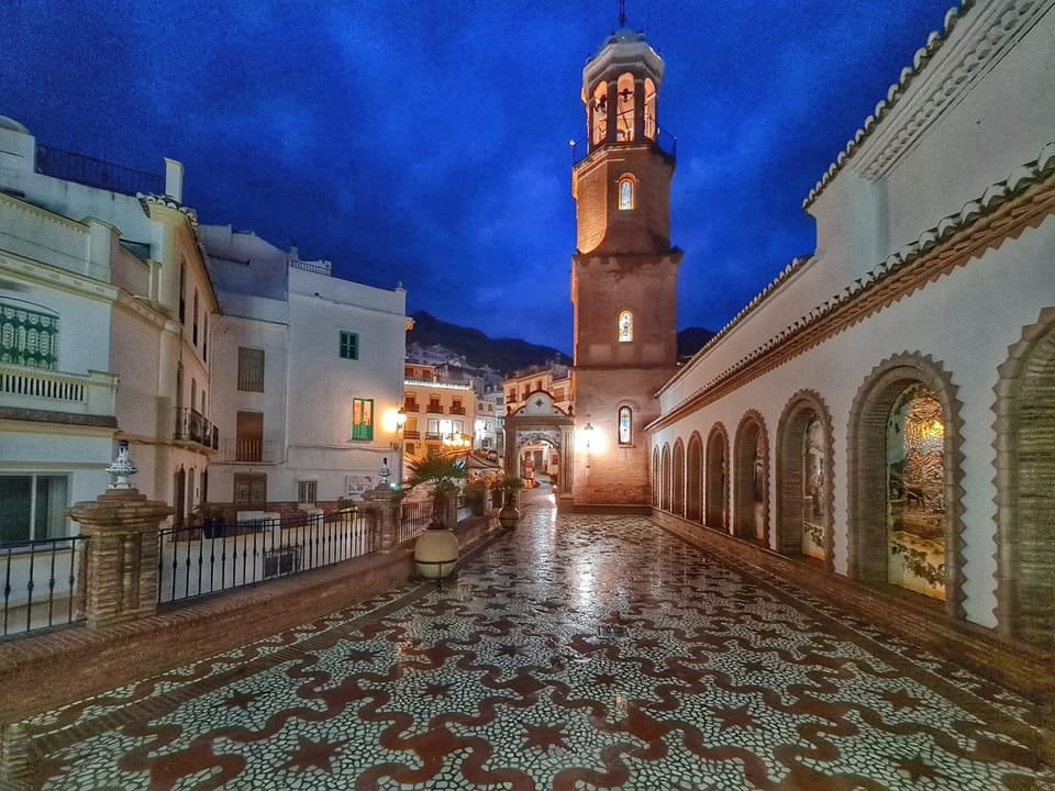 Just a minute from the main Plaza Almijara Square