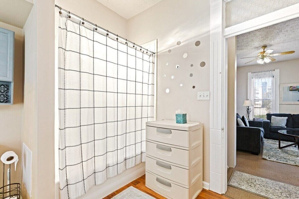 House, Private Bathroom (Big Yellow) | Bathroom