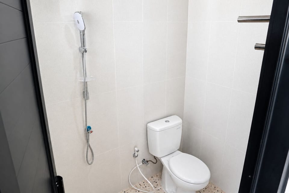 Deluxe Cabin, 1 Queen Bed, Private Pool | Bathroom | Shower, bidet, towels, soap