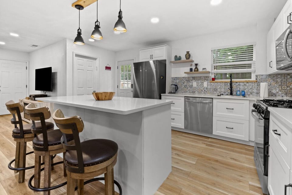 Stylish kitchen with breakfast bar, pendant lighting, and all essentials for home-cooked meals.