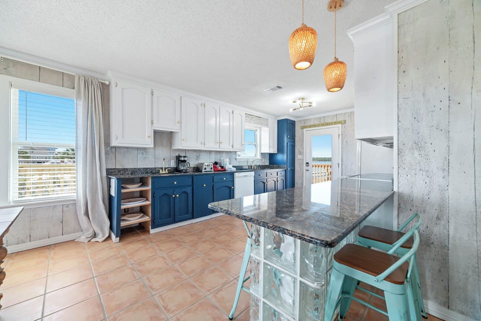 Breakfast bar and kitchen