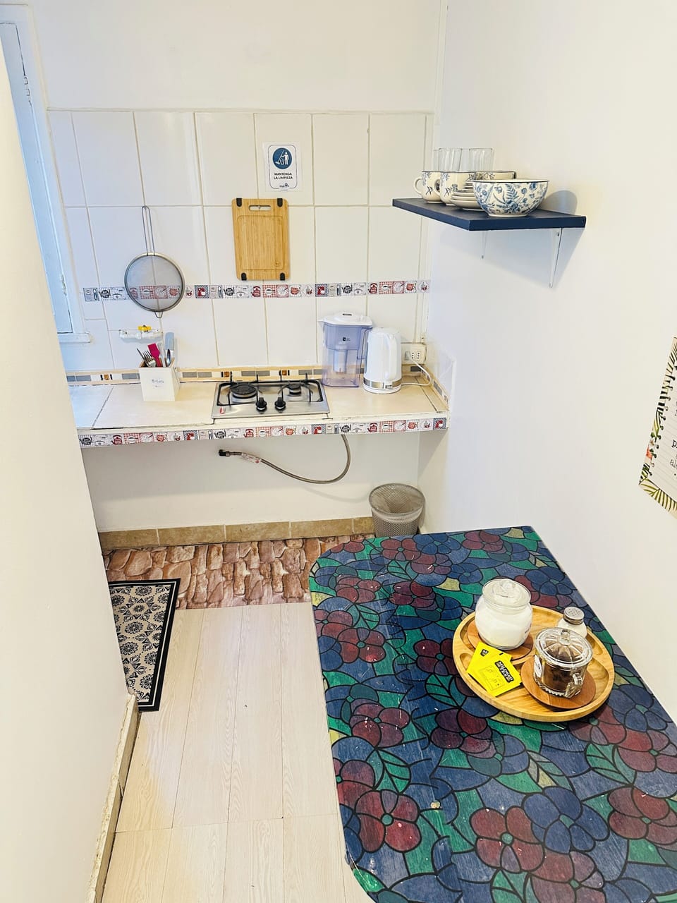 Classic Triple Room, Patio, Courtyard View | Private kitchenette | Microwave