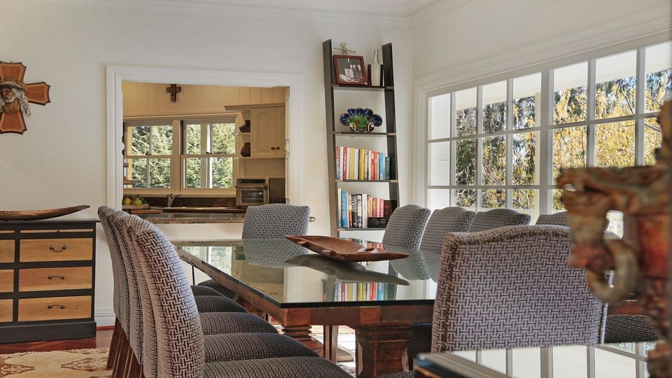 Southern Grace | Dining area with breakfast nook