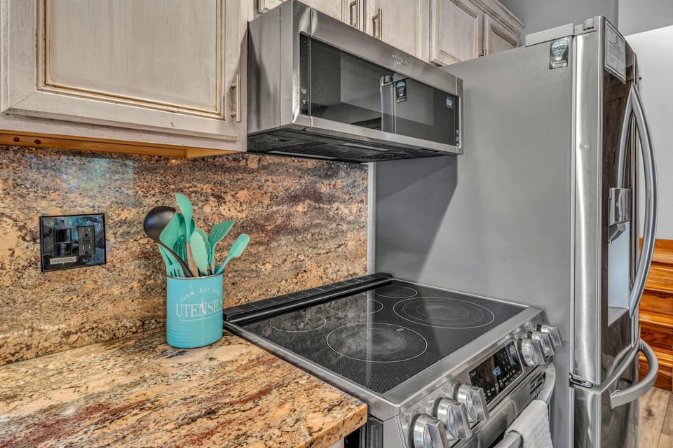 Kitchen: Drip coffee maker, air fryer, blender, kettle, cooking utensils, tableware
