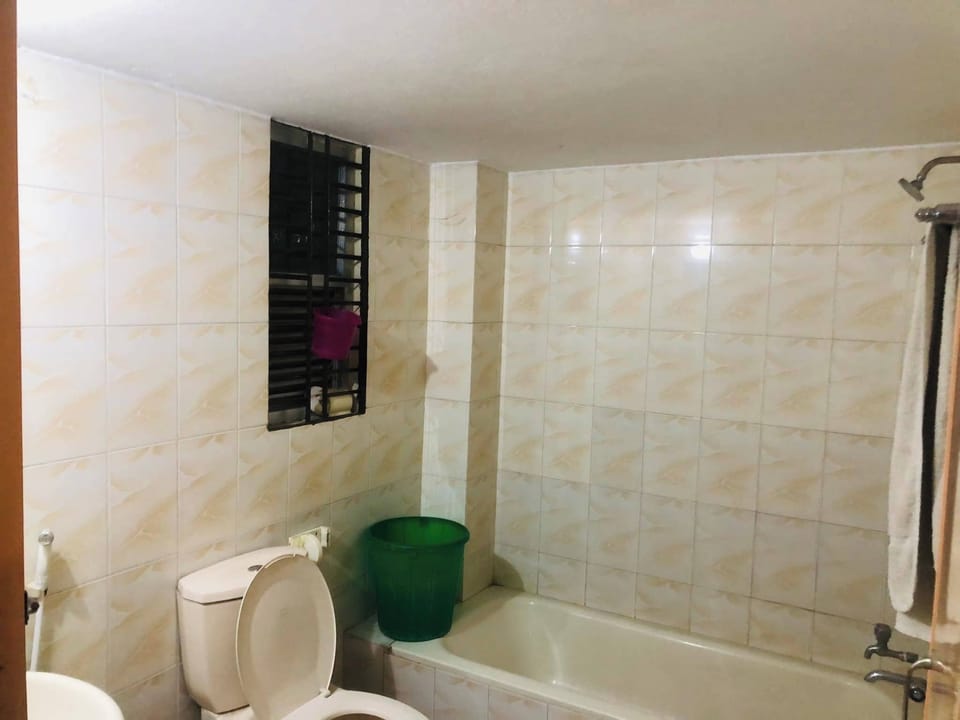 Bathtub, free toiletries, towels, soap