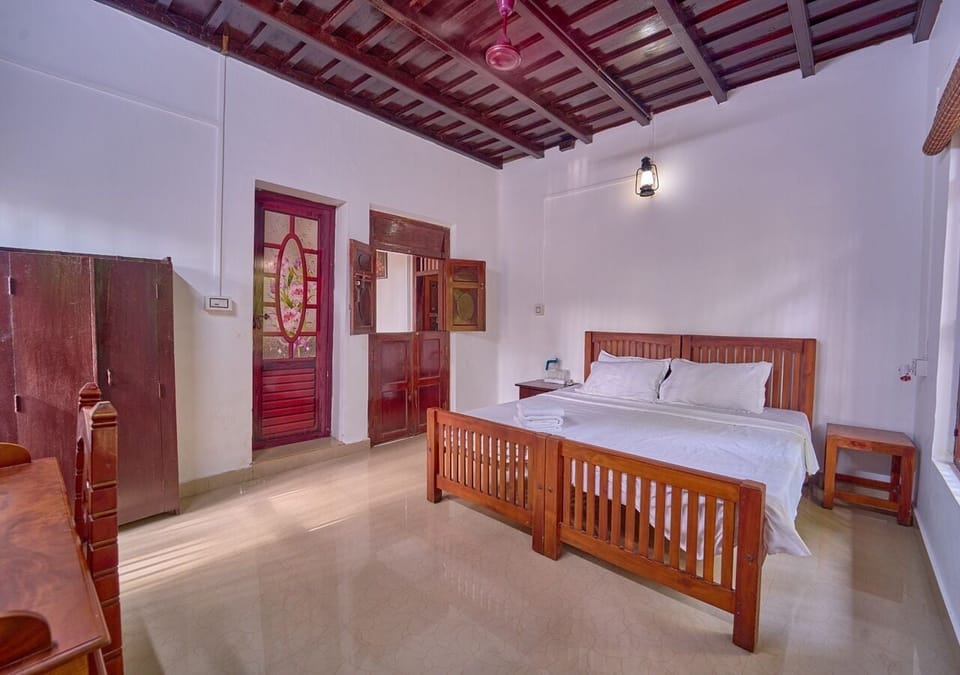Deluxe Double Room, Patio, Lake View | Soundproofing, free WiFi, bed sheets
