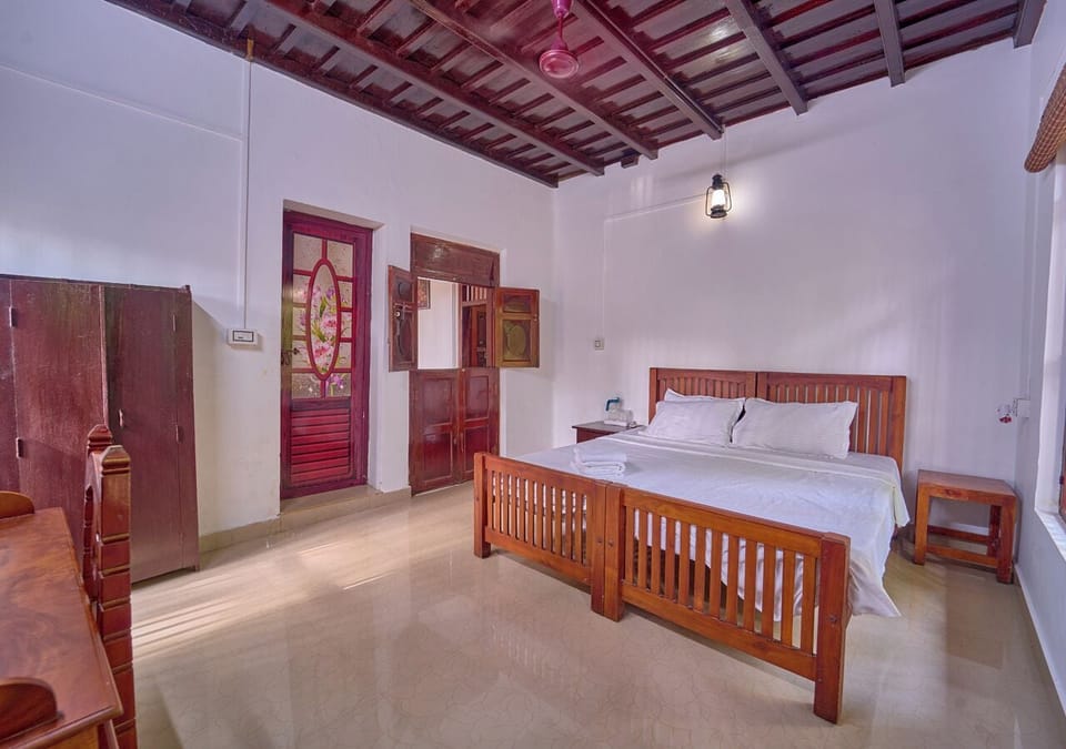 Deluxe Double Room, Patio, Lake View | Soundproofing, free WiFi, bed sheets