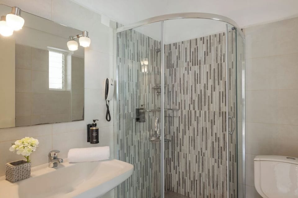 Double or Twin Room, Sea View | Bathroom | Shower, free toiletries, hair dryer, towels