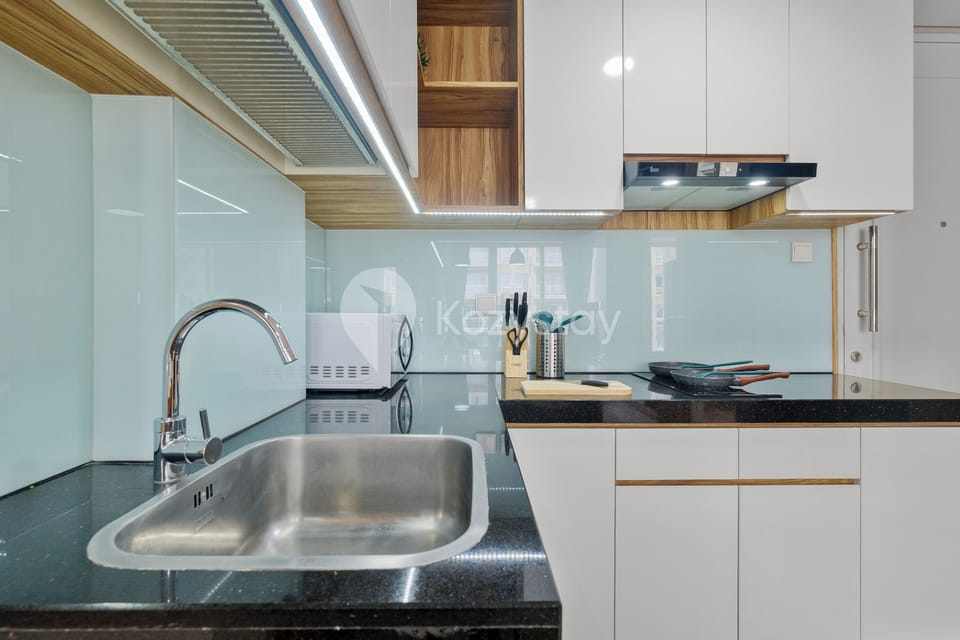 Apartment, 3 Bedrooms, City View | Private kitchen | Full-size fridge, microwave, stovetop, rice cooker