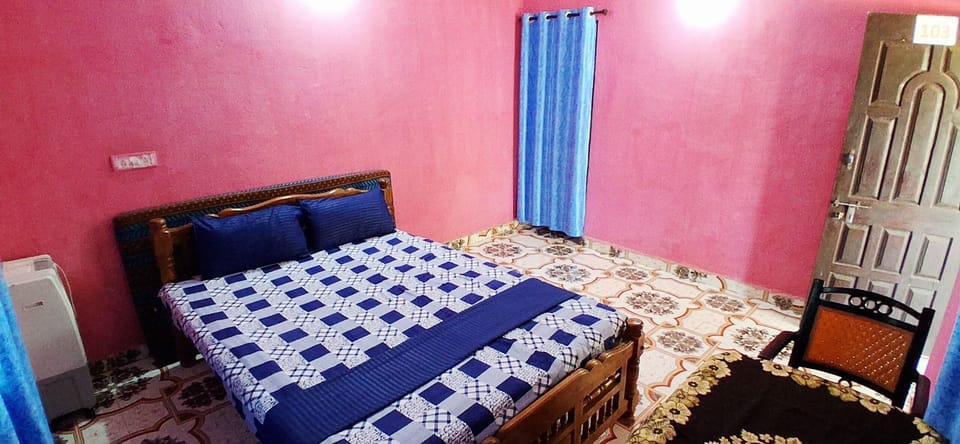 Basic Double Room, Balcony | Desk, WiFi (free), bed sheets