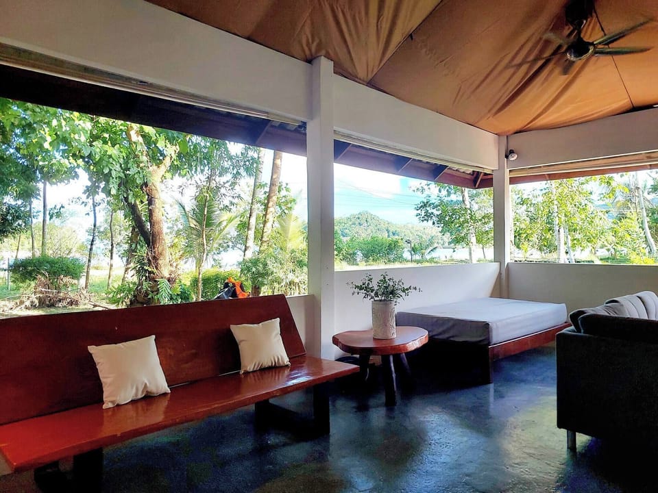 House, 2 Bedrooms, Smoking, Patio | Living area