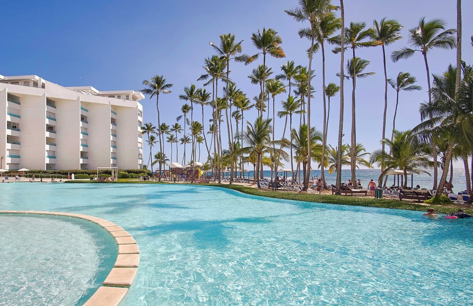 Marbella Condominium features the best social areas in Juan Dolio, including two infinity pools, jacuzzis, an on-site restaurant, and a private beach.