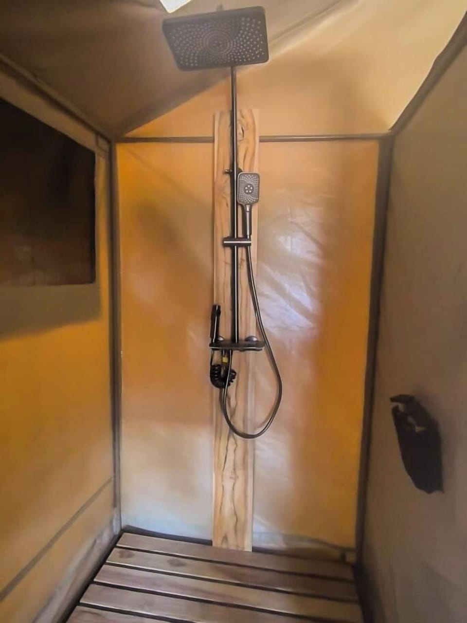 Standard Single Room, Balcony, Garden View | Bathroom | Shower, free toiletries, slippers, towels