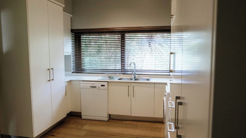 Luxury House, Vineyard View | Private kitchen | Full-size fridge, microwave, oven, stovetop