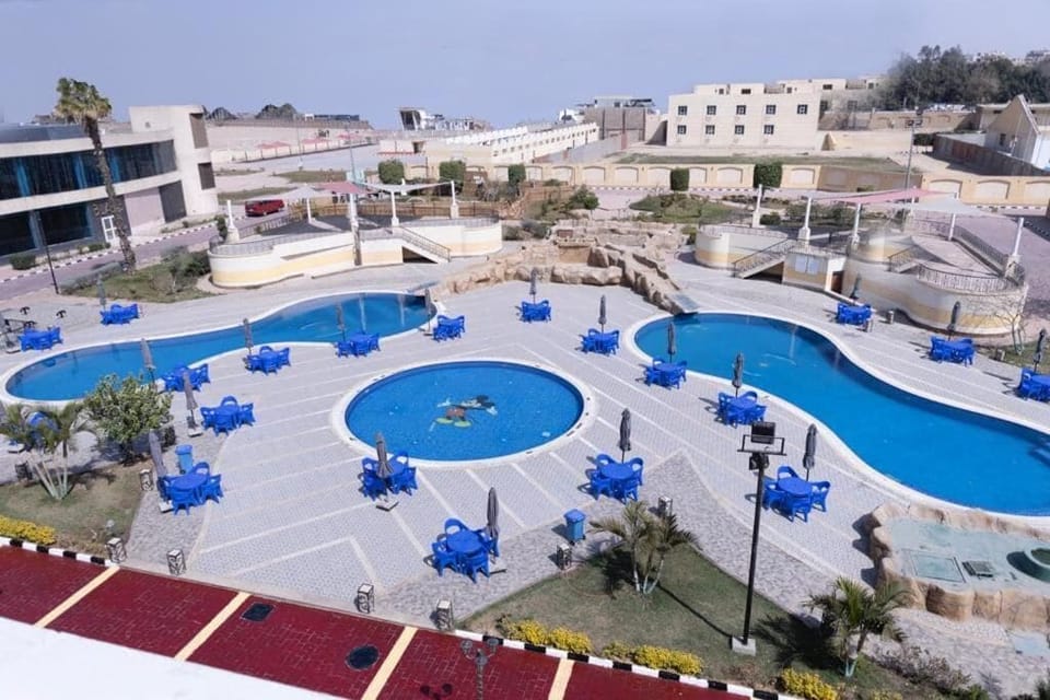 3 outdoor pools