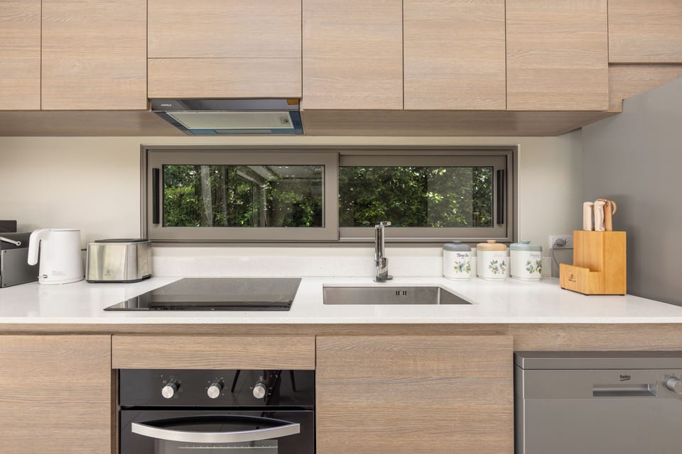 Deluxe Villa, 3 Bedrooms, Pool View, Beachside | Private kitchen | Electric kettle, toaster