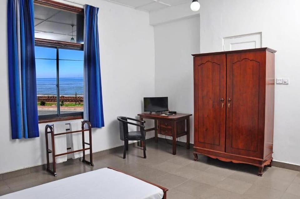 Deluxe Double or Twin Room, Sea View | Iron/ironing board, free WiFi