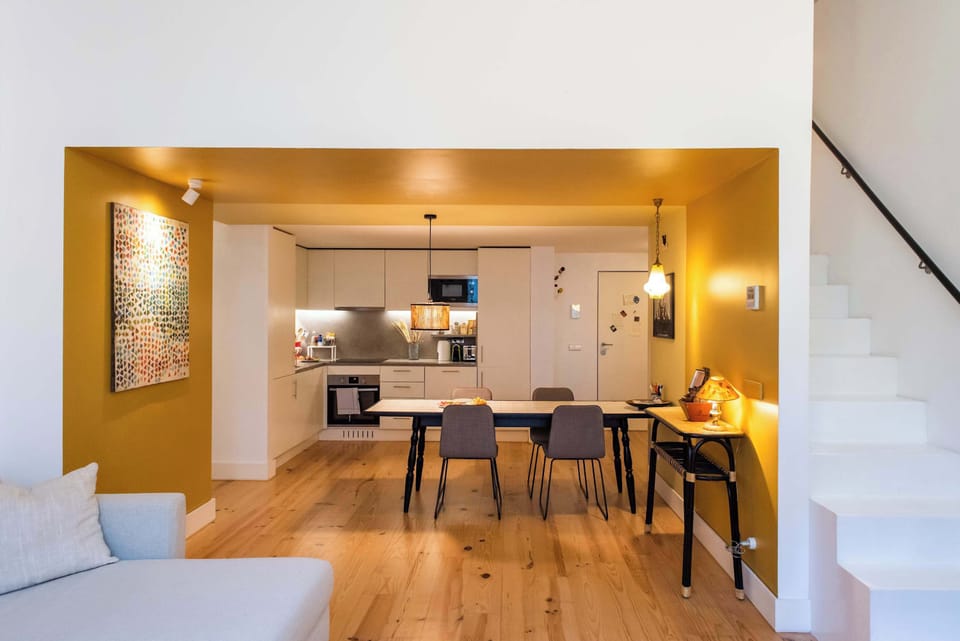 Open layout flowing seamlessly into the dining and kitchen areas for sociable stays